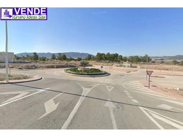 Terreno en calle Álvaro de Mendaña thumbnail 1