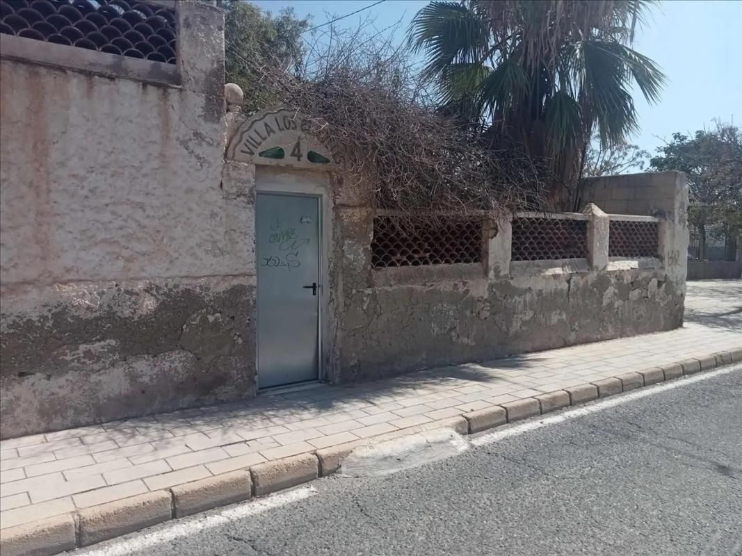 Terreno en venta en Alicante / Alacant, Alicante photo 1