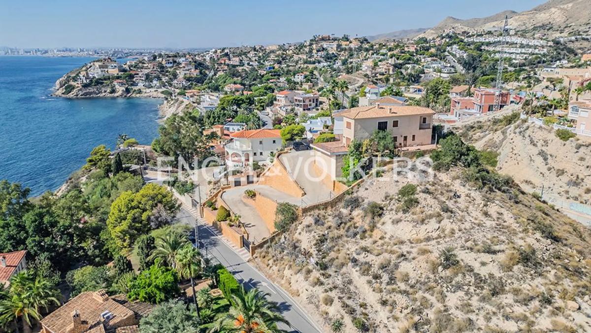 Terreno en venta en El Campello, Alicante photo 1