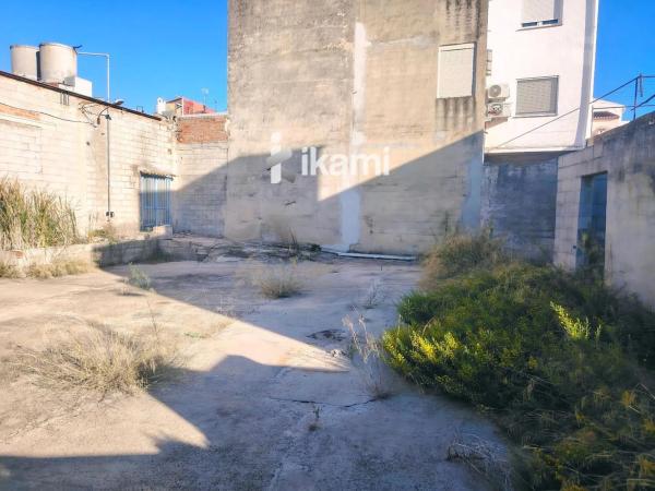 Terreno en calle Menéndez Pidal thumbnail 1