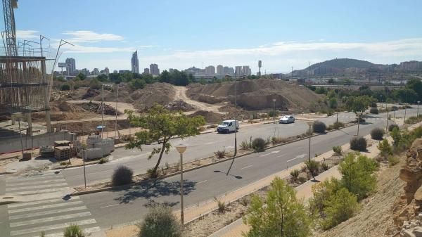 Terreno en calle de Veneçuela photo 1