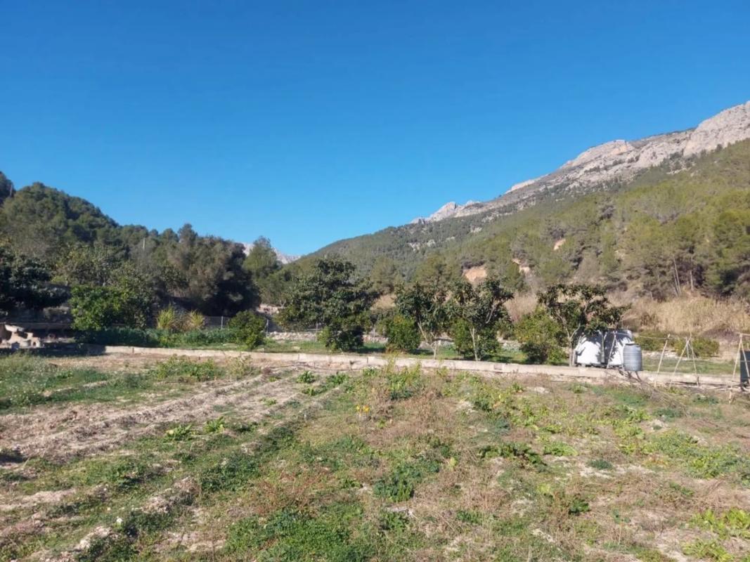 Terreno en venta en Guadalest, Alicante photo 1