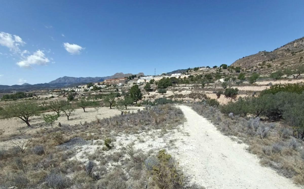 Terreno en venta en Relleu, Alicante photo 2