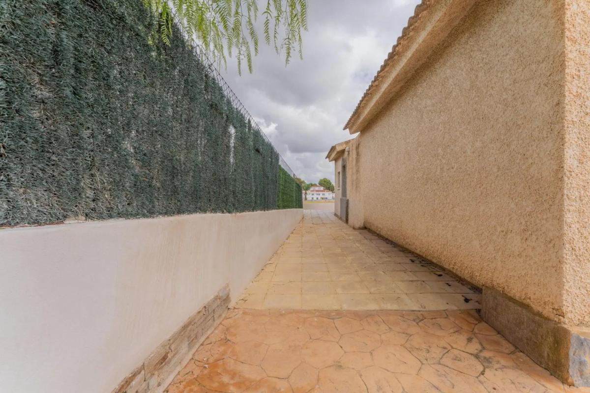 Properties for sale and rent in Spain photo 2