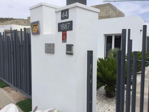 Casa independiente en calle Catral, 44 thumbnail 1