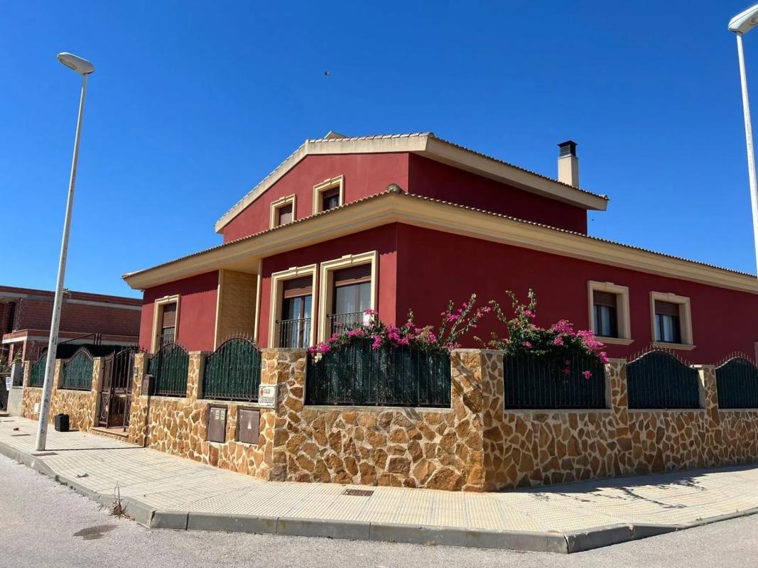 Propiedades en venta y alquiler en España photo 3