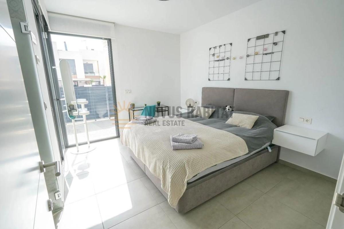 Продажа отдельного шале в Calle Infanta Elena, Бенихофар photo 5