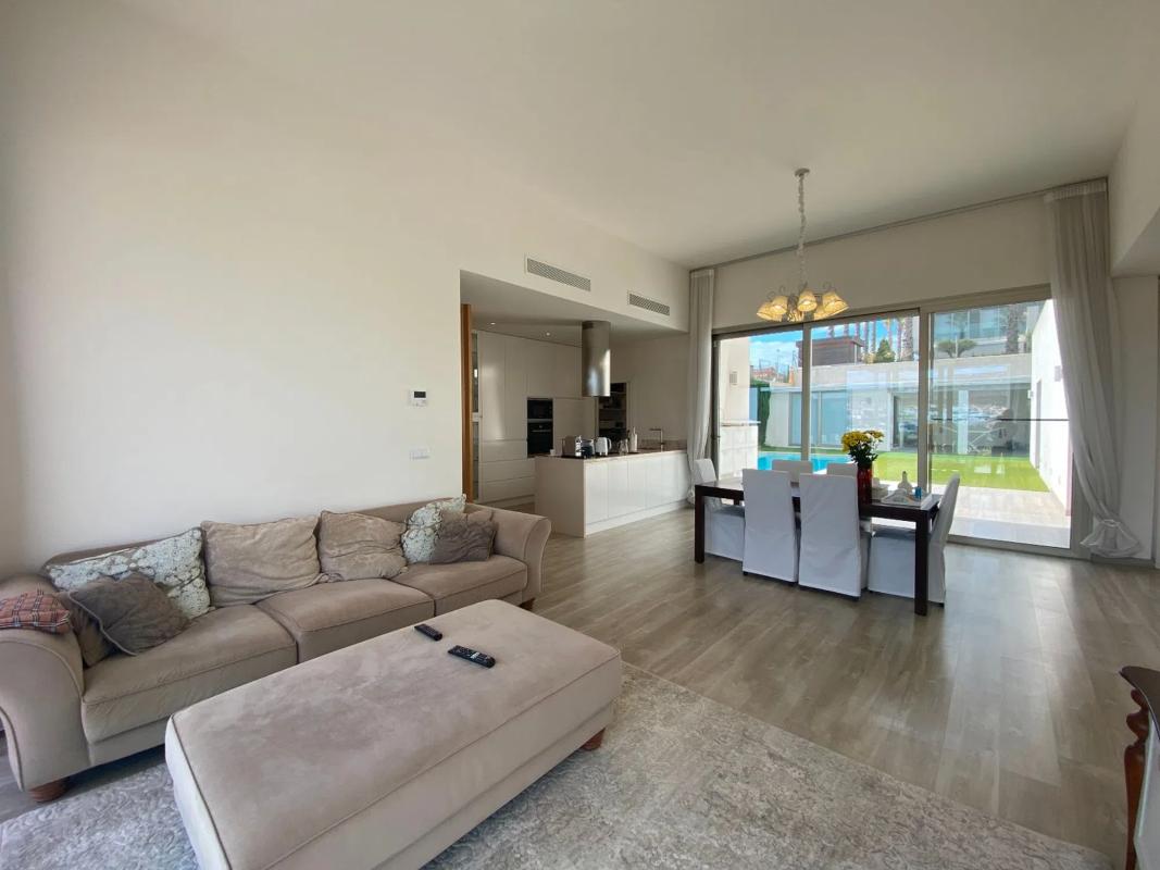 Properties for sale and rent in Spain photo 3