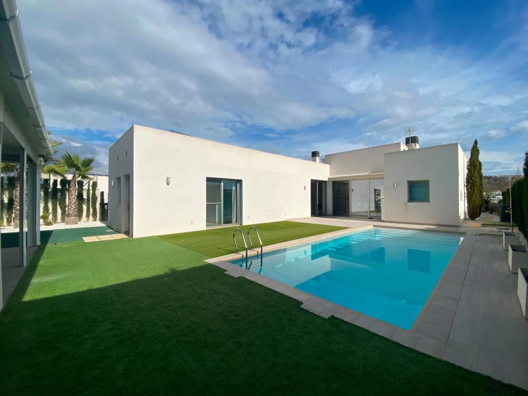 Properties for sale and rent in Spain photo 4