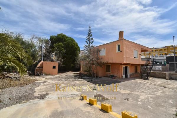 Casa independiente en calle Virgen del Rosario thumbnail 1