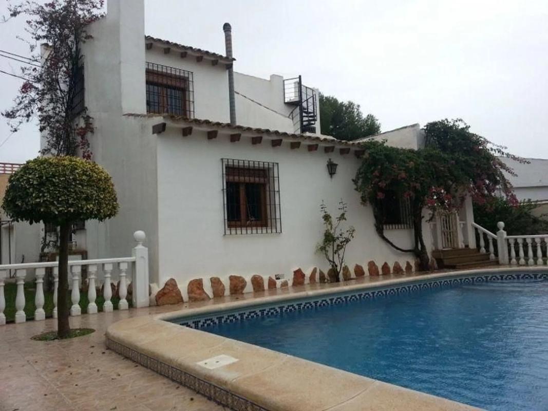 Propiedades en venta y alquiler en España photo 1