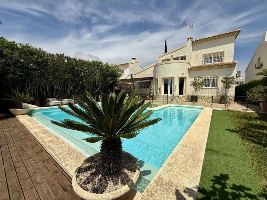 Properties for sale and rent in Spain photo 3