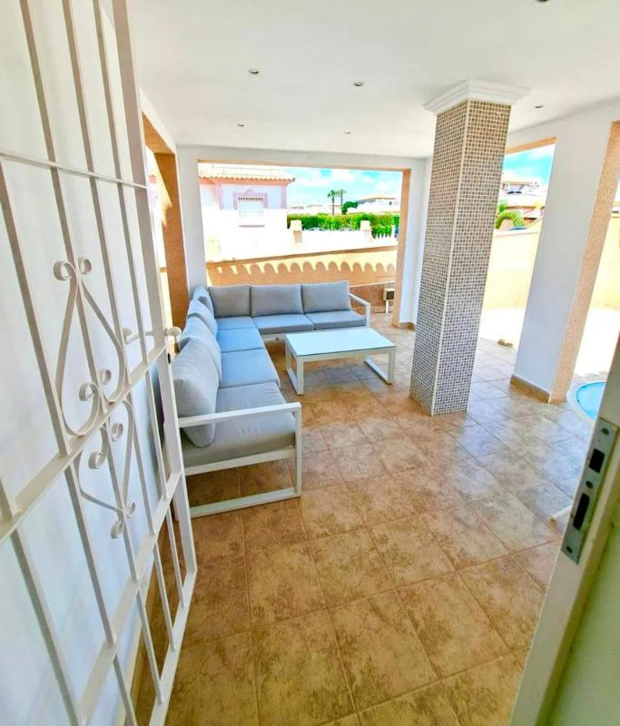 Properties for sale and rent in Spain photo 3