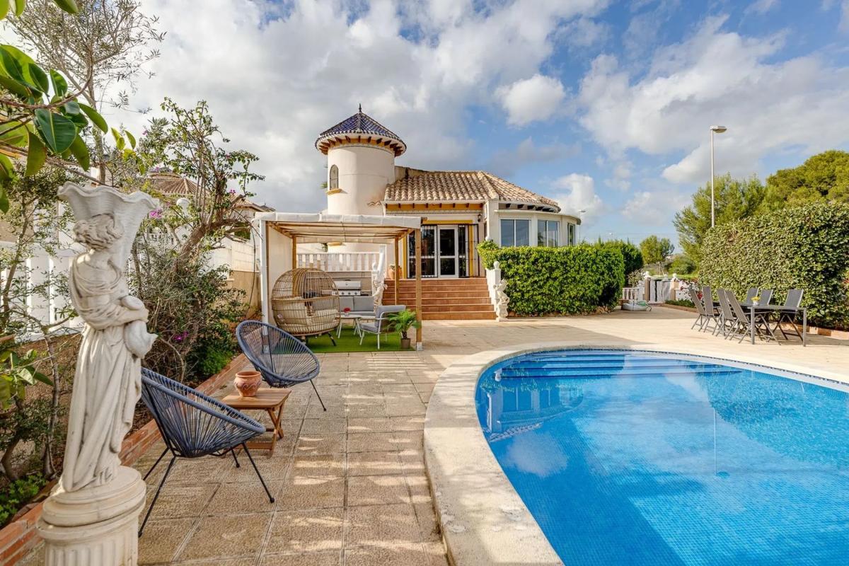 Properties for sale and rent in Spain photo 4
