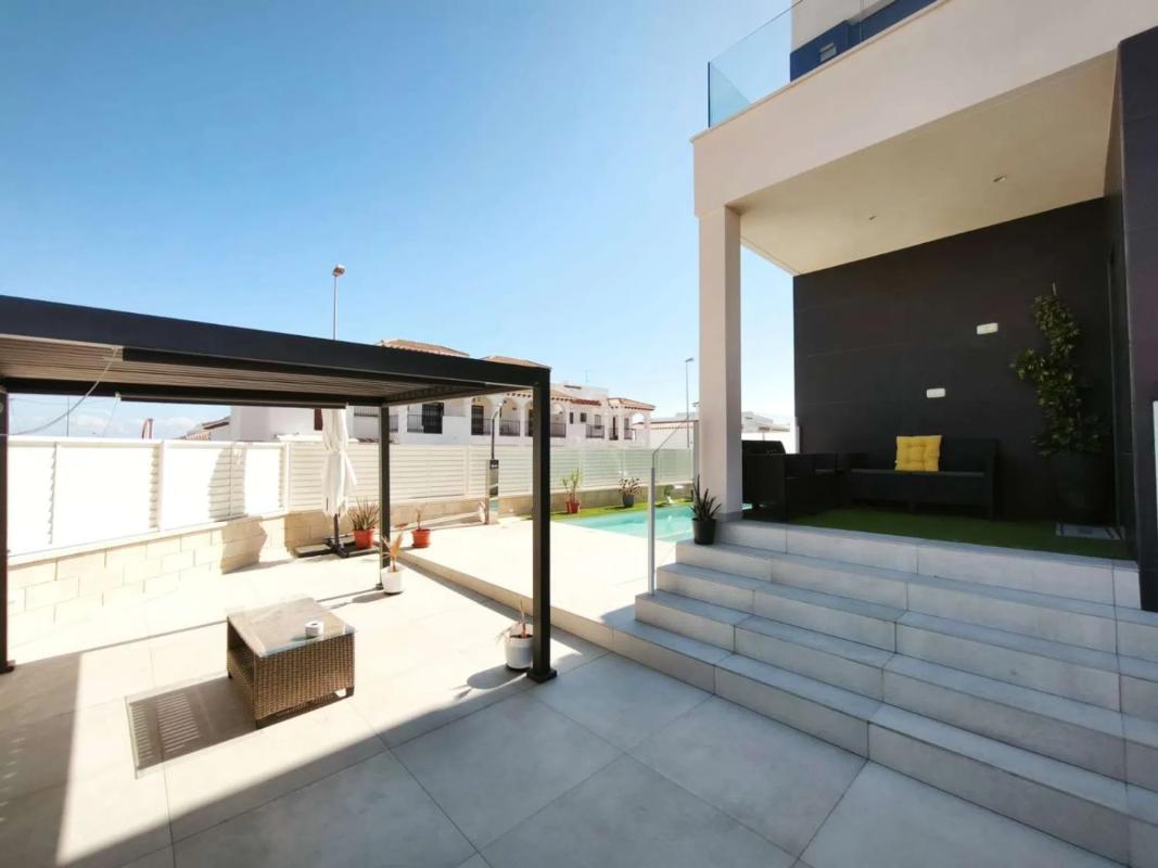 Properties for sale and rent in Spain photo 5