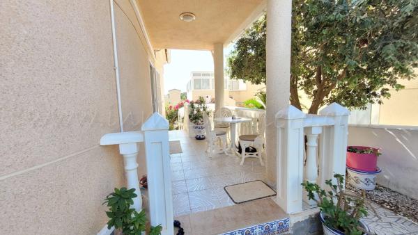 Casa independiente en calle Palmito thumbnail 2