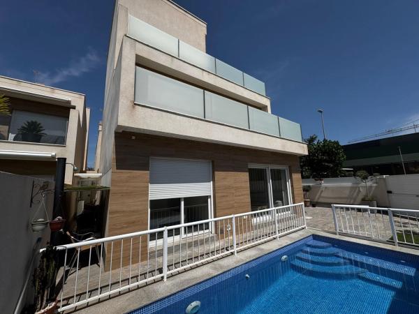 Casa independiente en calle Numancia, 36 thumbnail 1