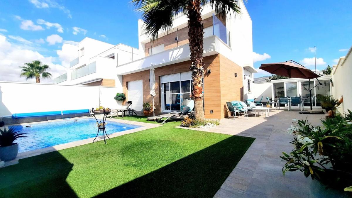 Properties for sale and rent in Spain photo 2