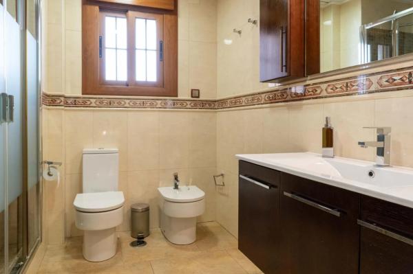 Casa independiente en calle Valencia thumbnail 2