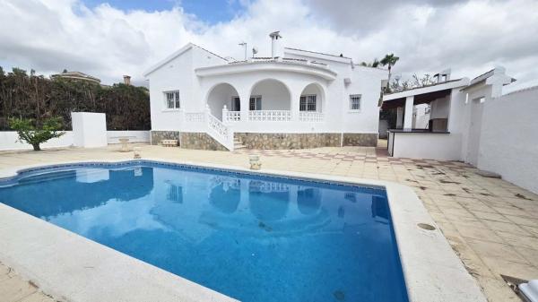 Casa independiente en Calle s/n Calle Pres photo 1