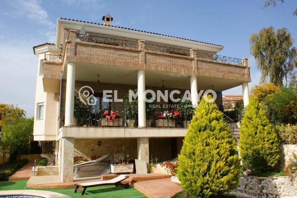 Casa independiente en calle de los Almendros photo 1