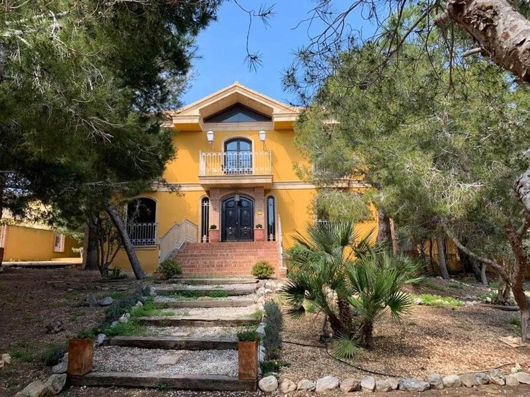 Properties for sale and rent in Spain photo 3
