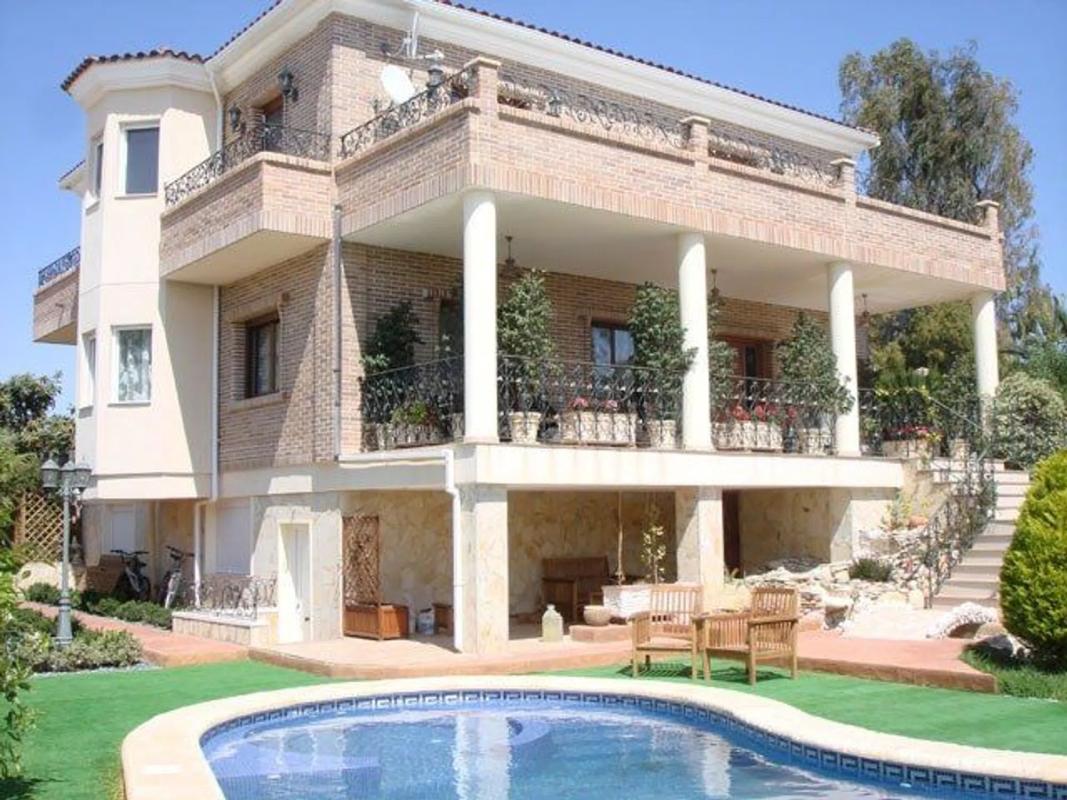 Propiedades en venta y alquiler en España photo 1