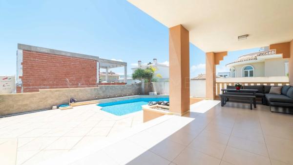Casa independiente en calle Islas Alhucemas, 4 thumbnail 1