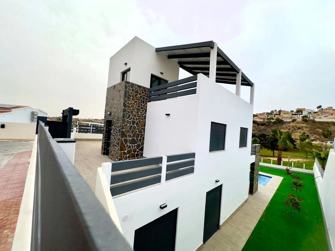 Sale of independent chalet in Calle Onda, 26, Rojales
photo 1