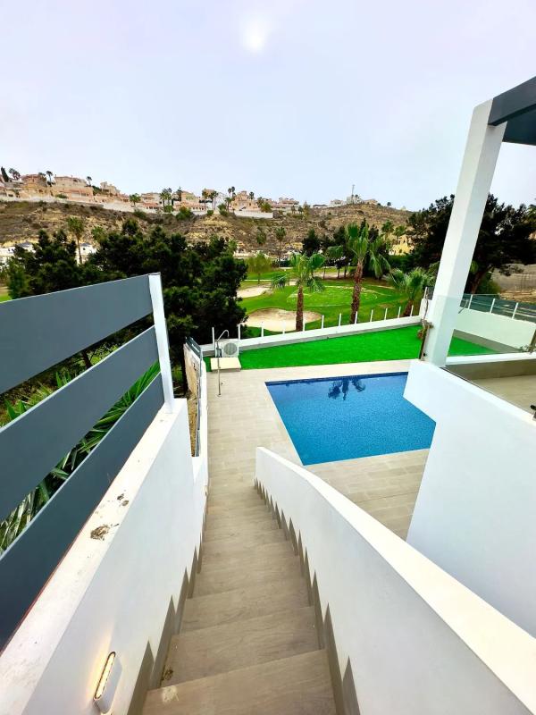 Sale of independent chalet in Calle Onda, 26, Rojales
photo 2