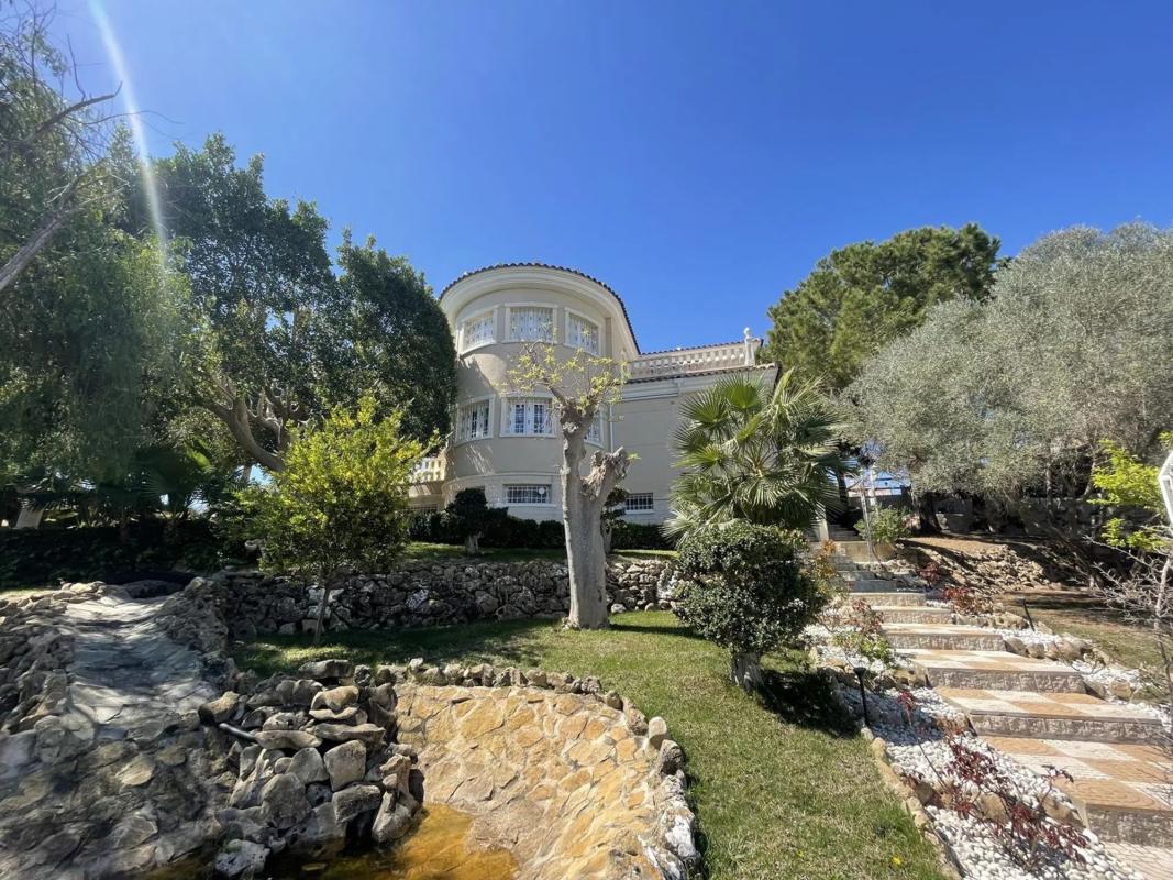 Properties for sale and rent in Spain photo 2