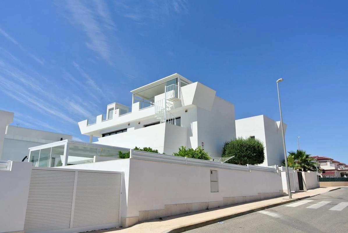 Properties for sale and rent in Spain photo 2