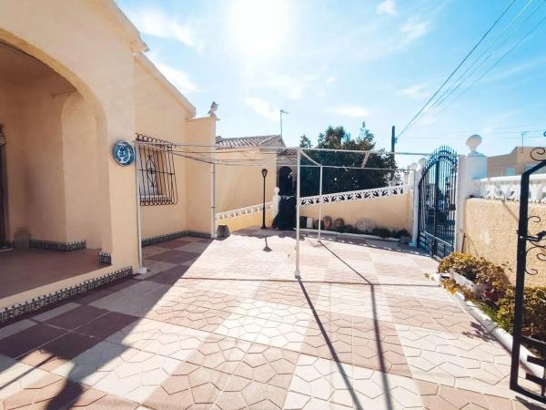 Casa independiente en calle Santa Pola thumbnail 2