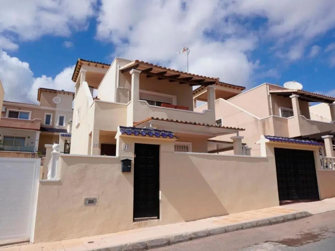 Propiedades en venta y alquiler en España photo 1