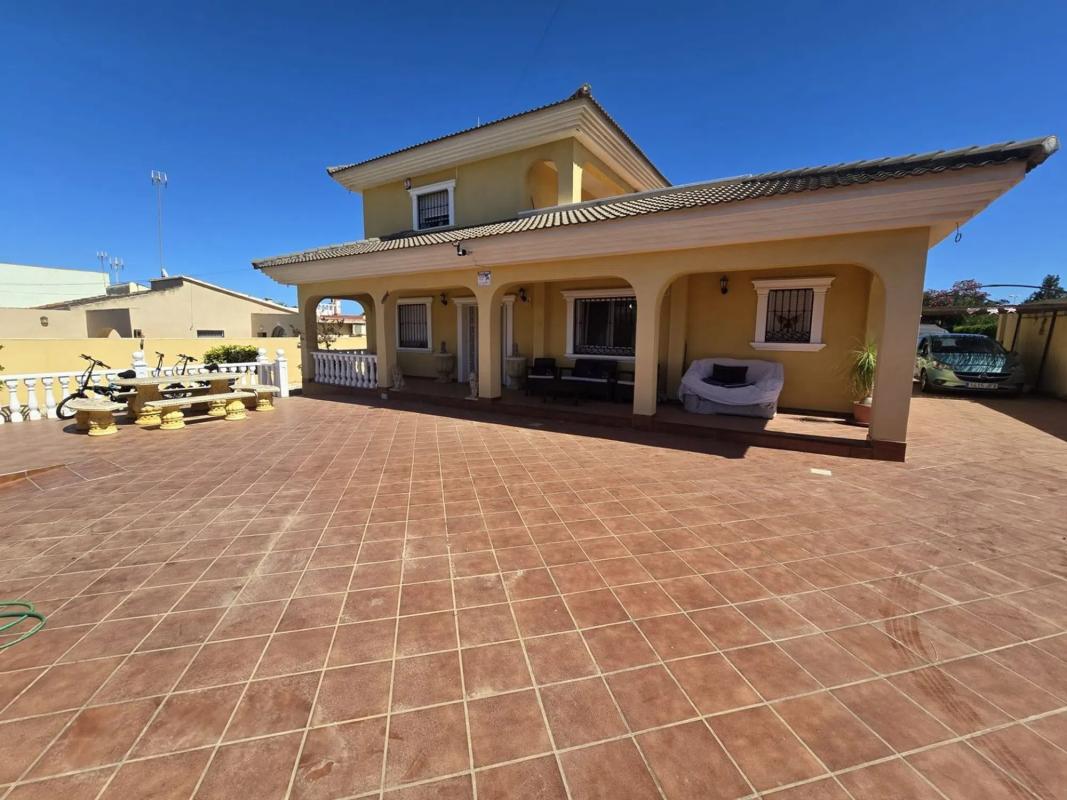 Properties for sale and rent in Spain photo 3