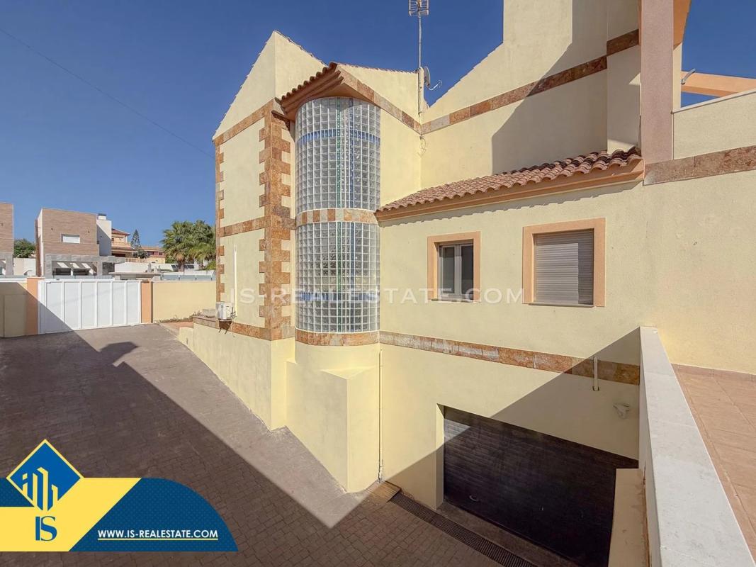 Properties for sale and rent in Spain photo 3