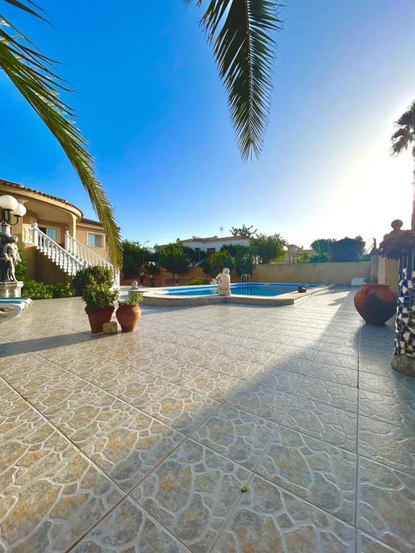 Properties for sale and rent in Spain photo 4