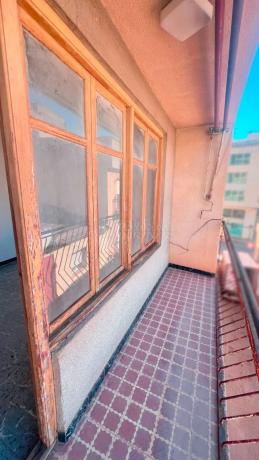 Edificio de uso mixto en calle 8 de Marzo thumbnail 2