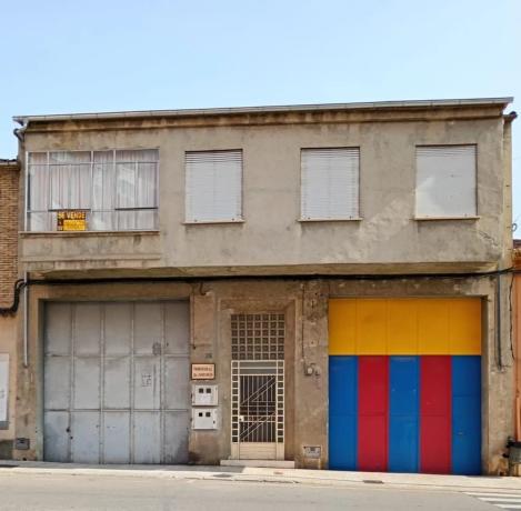 Edificio de uso mixto en avenida del País València, 37 photo 2