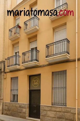 Edificio en calle Colon photo