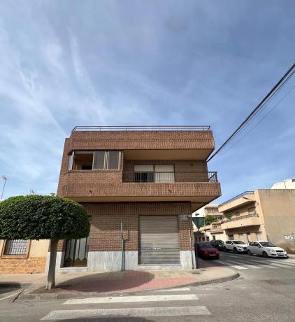 Edificio en calle Miguel Alcaraz, 34 photo 1