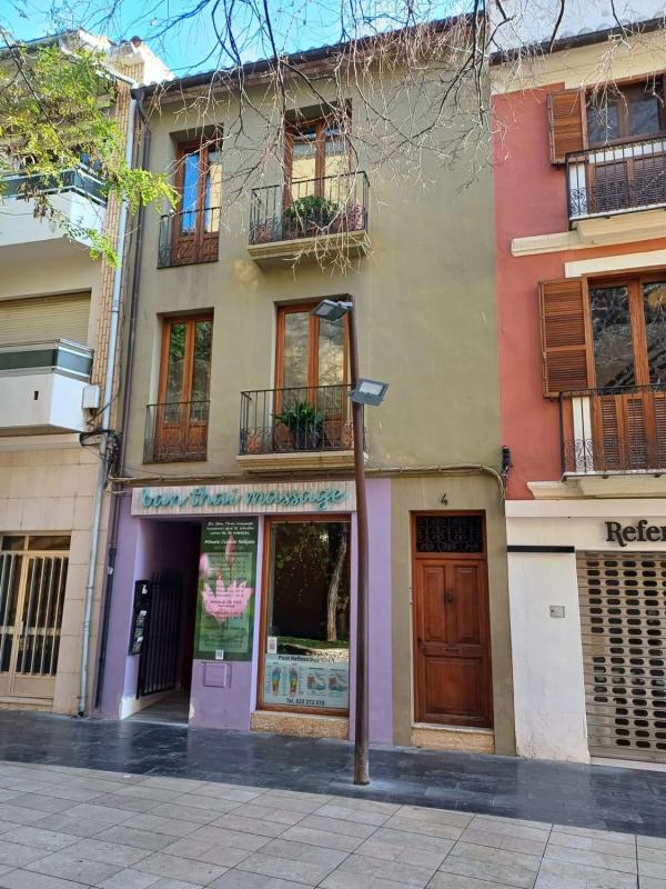 Propiedades en venta y alquiler en España photo 1