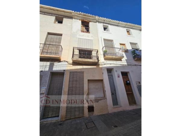 Edificio de uso mixto en calle Ramón y Cajal photo 1