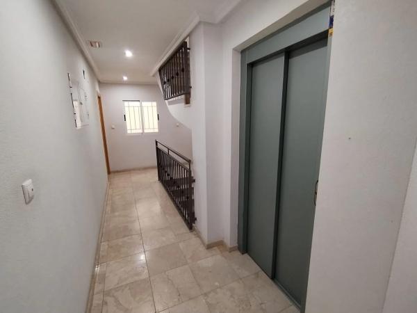 Квартира на продажу на  Calle Doctor Gregorio Marañón, Албате́ра photo 1