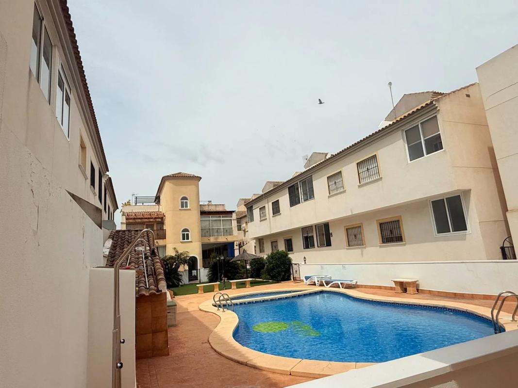 Sale of apartment in Avenida de las Acacias, Almoradí
 photo 2