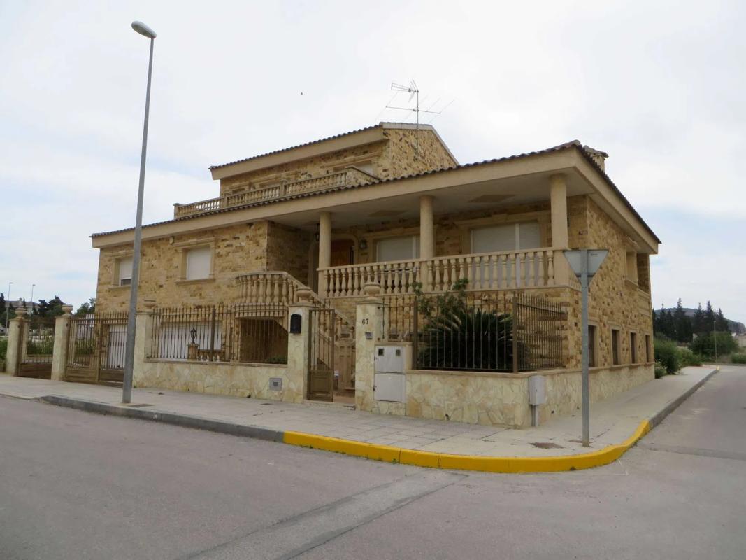 Продажа квартиры на Calle Ramón Juan Larrosa, Бенехусар
photo 1