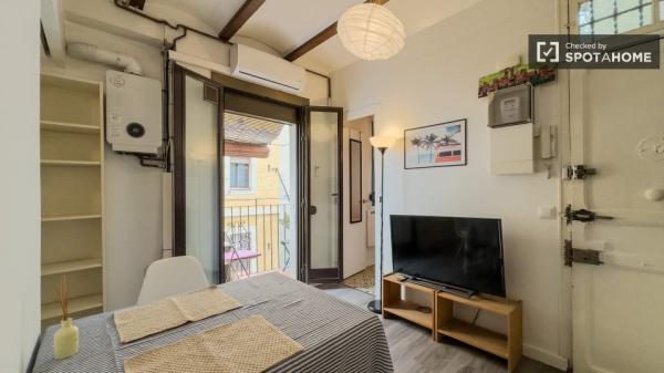 Apartment for rent in C/ de l'Atlàntida , Barcelona thumbnail 2