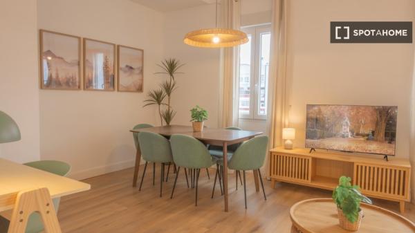 Piso en alquiler en C. de Ibiza , Madrid thumbnail 1