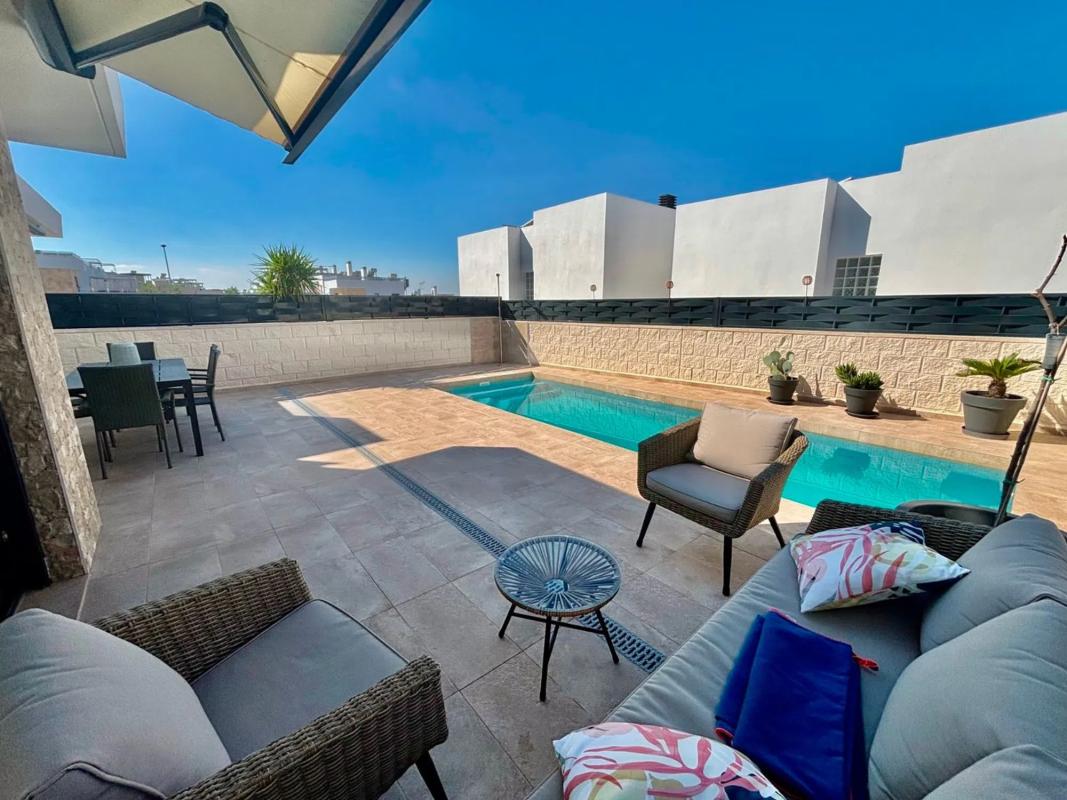 Properties for sale and rent in Spain photo 3