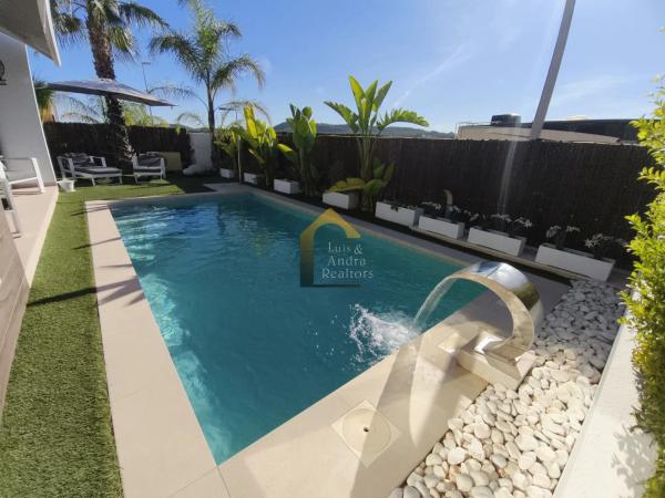 Chalet independiente en venta en Desamparados-Hurchillo-Torremendo, Orihuela
photo 1